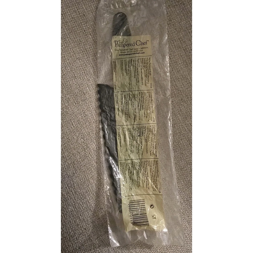 NEW Pampered Chef 1119 Nylon Serrated Knife Lettuce Salad Non-Stick Cake Brownie